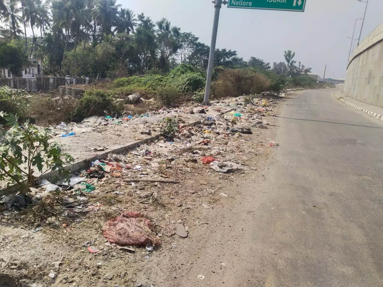 கழிவுகள் அகற்றப்படுமா?