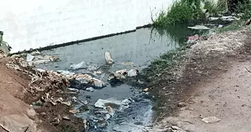 தேங்கி நிற்கும் கழிவுநீர் தேங்கி நிற்கும் கழிவுநீர்