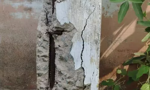 குடிநீர் தொட்டியின் தூண்கள் சேதம் குடிநீர் தொட்டியின் தூண்கள் சேதம்