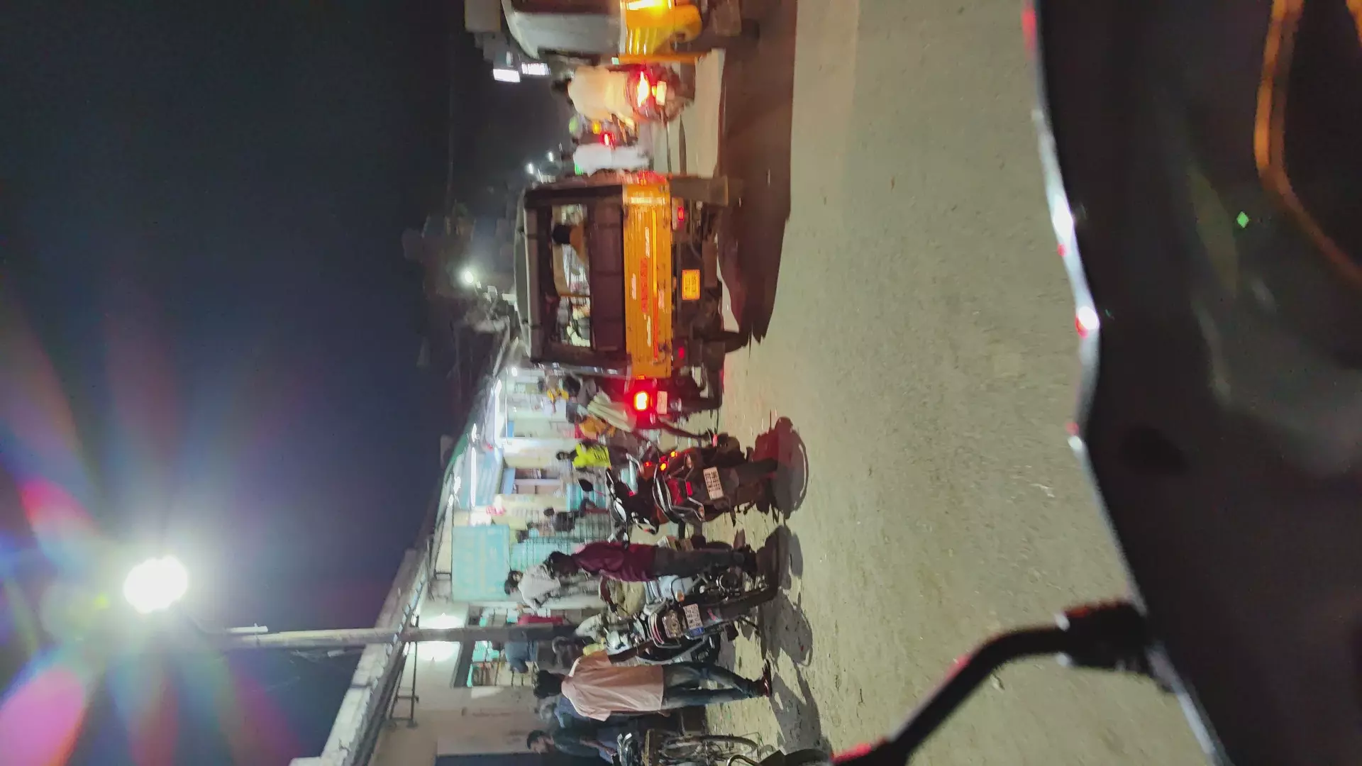 மதுபான கடைகளை வேறு இடத்துக்கு மாற்ற வேண்டும் மதுபான கடைகளை வேறு இடத்துக்கு மாற்ற வேண்டும்