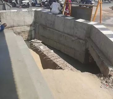 தேங்கி நிற்கும் கழிவுநீர் தேங்கி நிற்கும் கழிவுநீர்