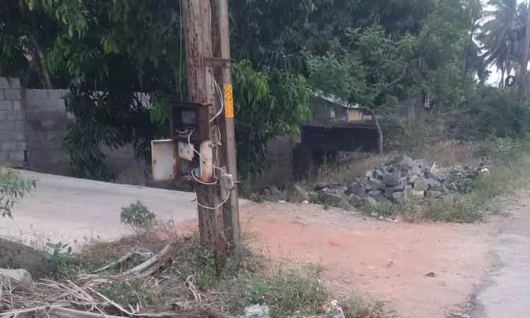 மீட்டர் பெட்டியால் விபத்து மீட்டர் பெட்டியால் விபத்து