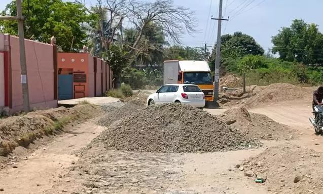 பணி முடிக்கப்படாத சாலை