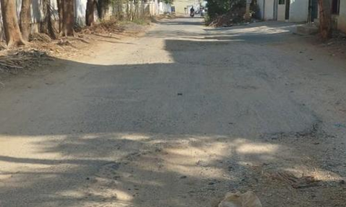 குண்டும் குழியுமான சாலை