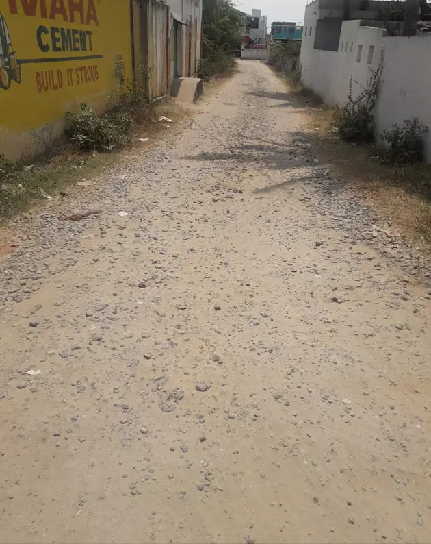 ஜல்லிக்கற்கள் பெயர்ந்த சாலை ஜல்லிக்கற்கள் பெயர்ந்த சாலை