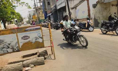 வாகன ஓட்டிகள் அவதி வாகன ஓட்டிகள் அவதி