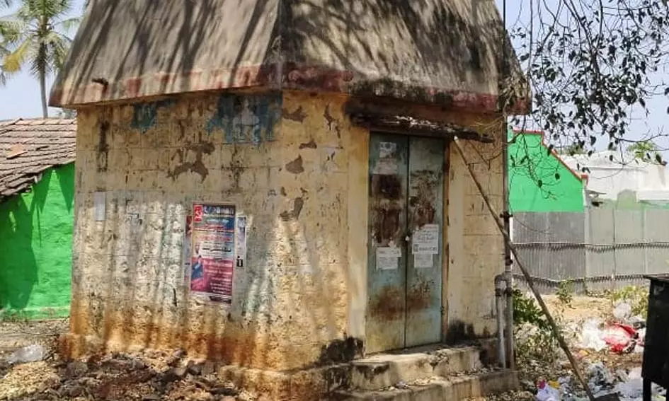 இடியும் நிலையில் தண்ணீர் தொட்டி