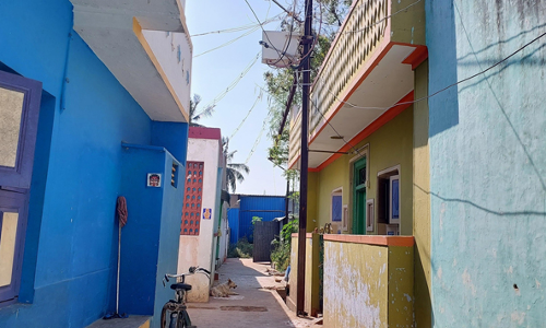 அந்தரத்தில் தொங்கும் கம்பம்