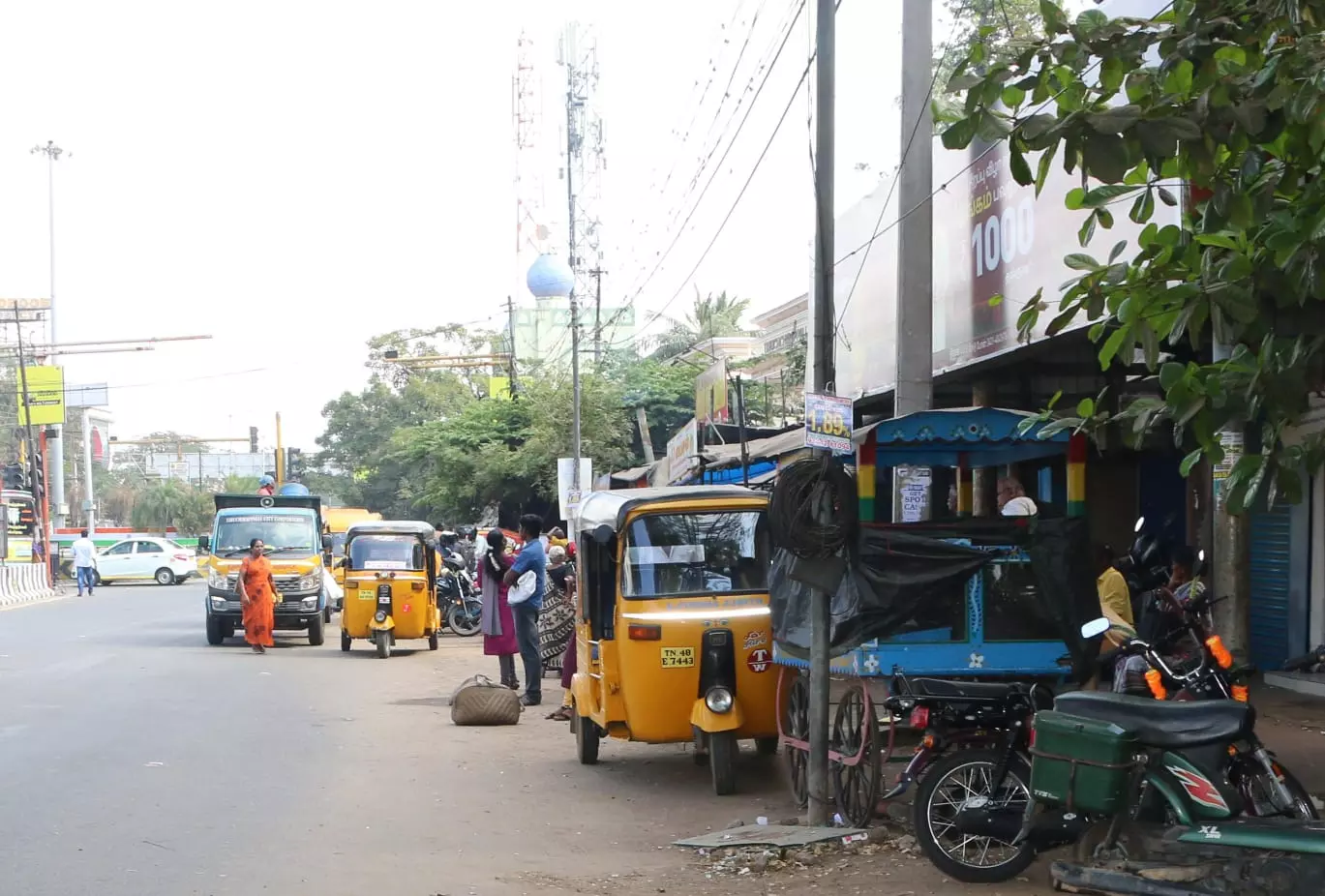 ஆக்கிரமிப்புகளால் பயணிகள் அவதி