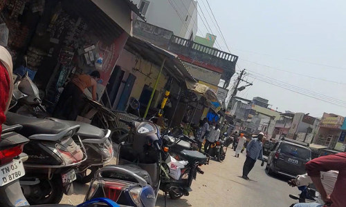 ஆக்கிரமிப்புகளை அகற்ற வேண்டும் ஆக்கிரமிப்புகளை அகற்ற வேண்டும்