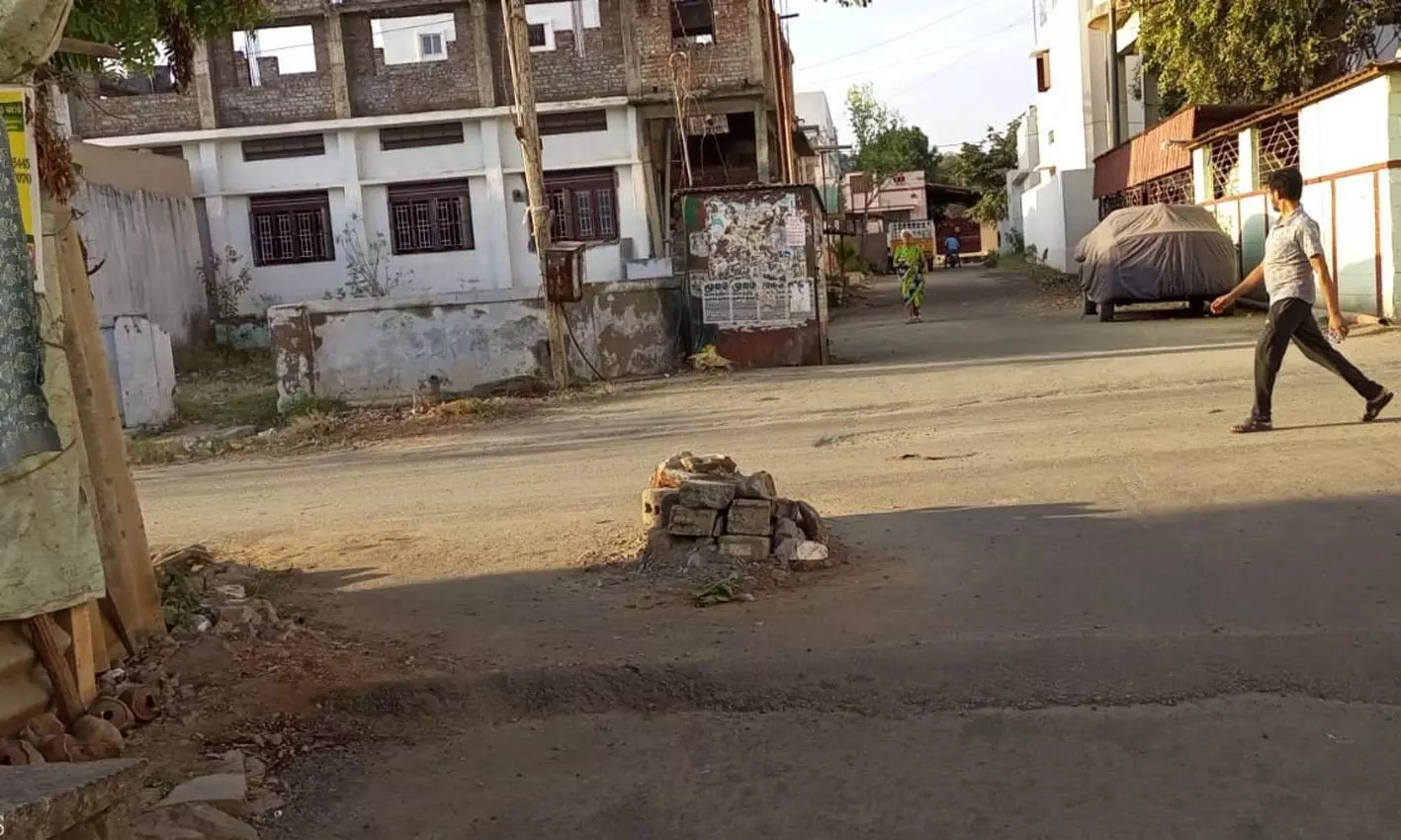 போக்குவரத்துக்கு இடையூறு போக்குவரத்துக்கு இடையூறு