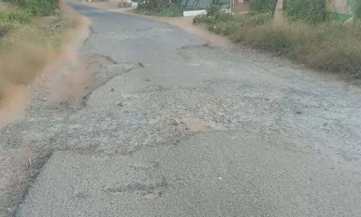 சேதமான சாலை சீரமைக்கப்படுமா? சேதமான சாலை சீரமைக்கப்படுமா?