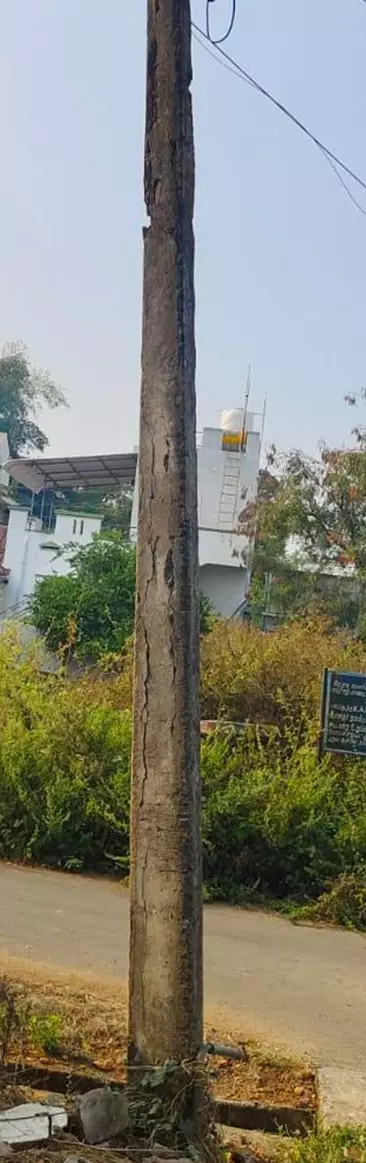 ஆபத்தான மின்கம்பம் ஆபத்தான மின்கம்பம்