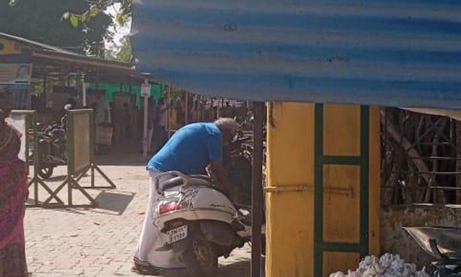 தலையில் தட்டும் தகரம் தலையில் தட்டும் தகரம்