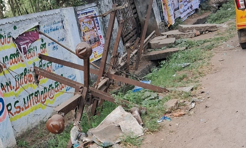 மின்கம்பம் அப்புறப்படுத்தப்படுமா?