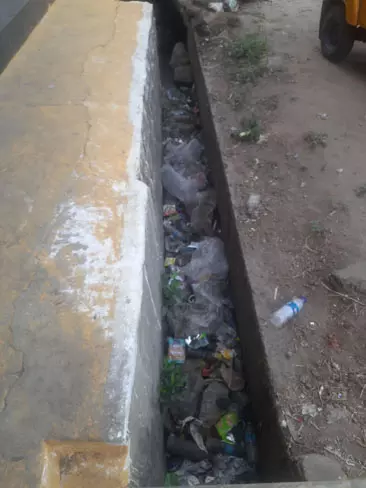 துர்நாற்றத்தால் அவதி துர்நாற்றத்தால் அவதி