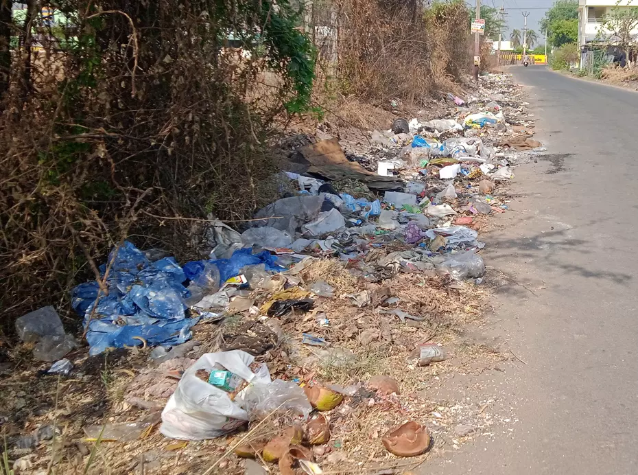 குவிந்து கிடக்கும் குப்பைகள் குவிந்து கிடக்கும் குப்பைகள்