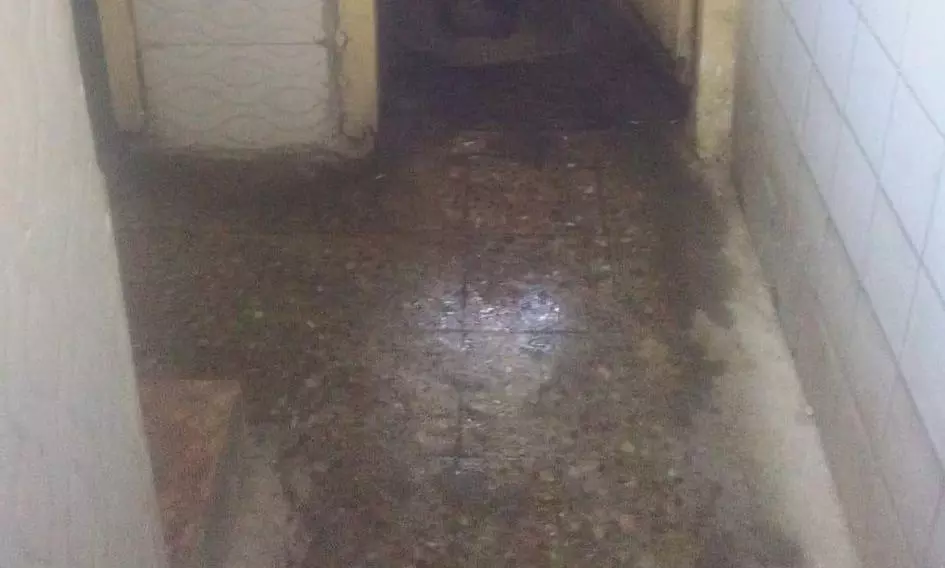 சுகாதாரமற்ற கழிப்பறை சுகாதாரமற்ற கழிப்பறை