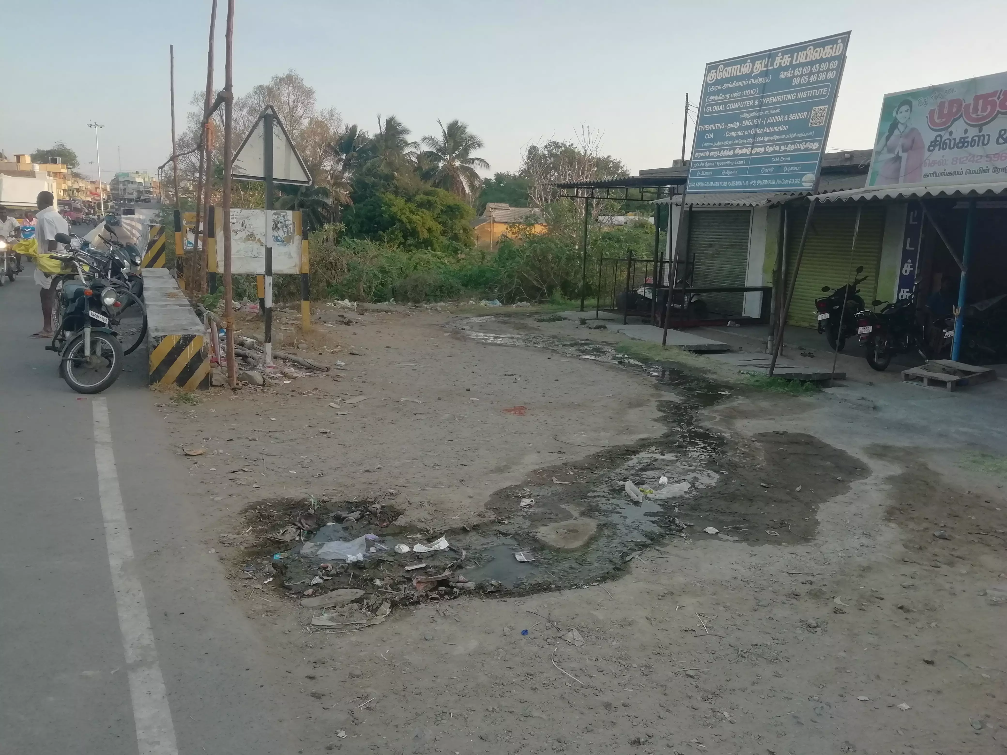 குடிநீர் குழாயை சரி செய்யலாமே? குடிநீர் குழாயை சரி செய்யலாமே?