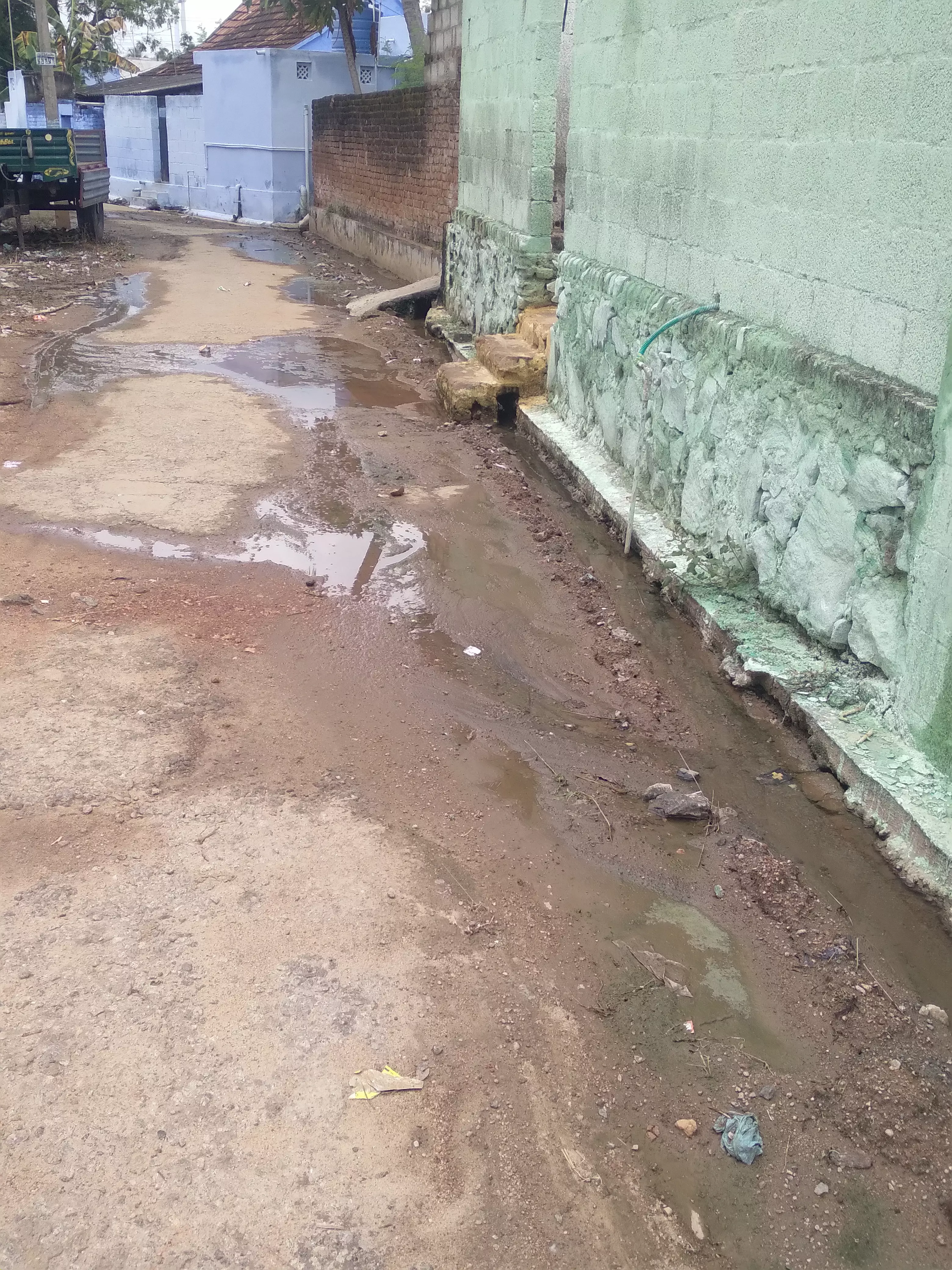 வாறுகால் வசதி தேவை