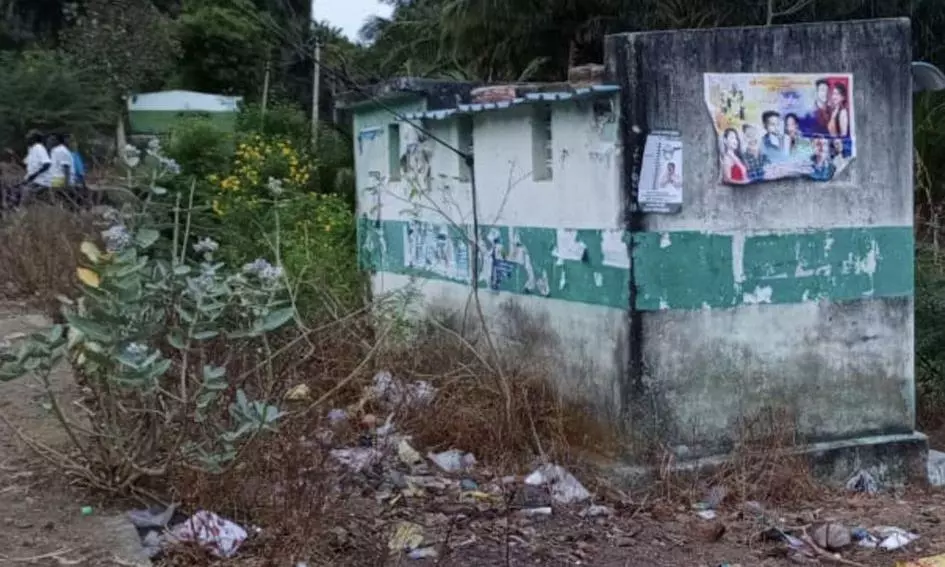 காட்சிப்பொருளான சுகாதார வளாகம்