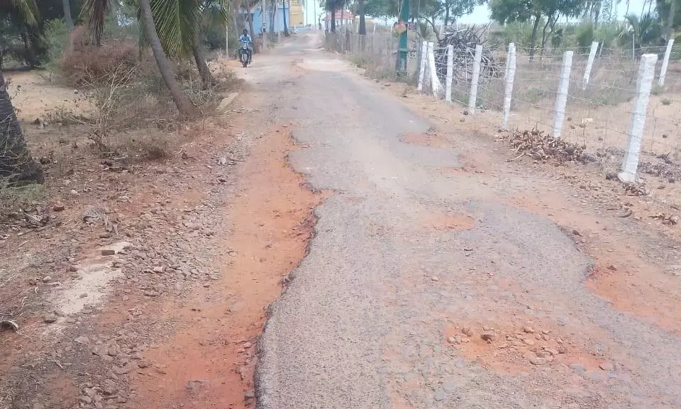 சாலையை சீரமைக்க வேண்டும்