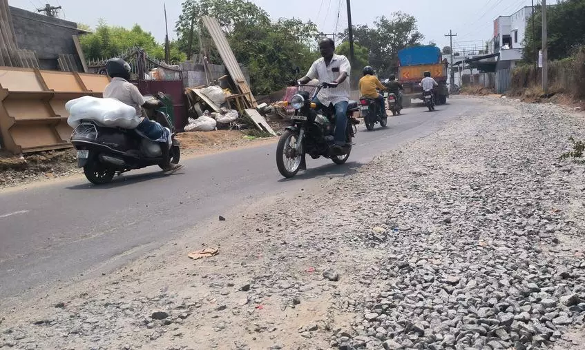 சாலை விரிவாக்க பணியில் தொய்வு