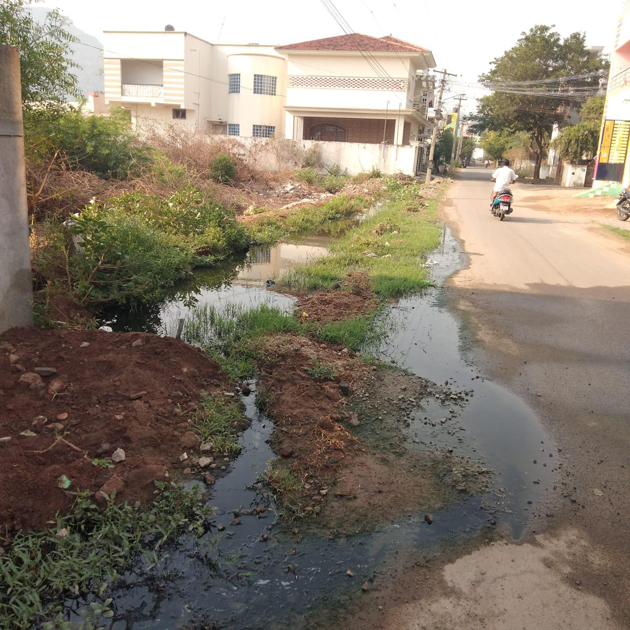 கழிவுநீரை வடிய வைக்க வேண்டும் கழிவுநீரை வடிய வைக்க வேண்டும்