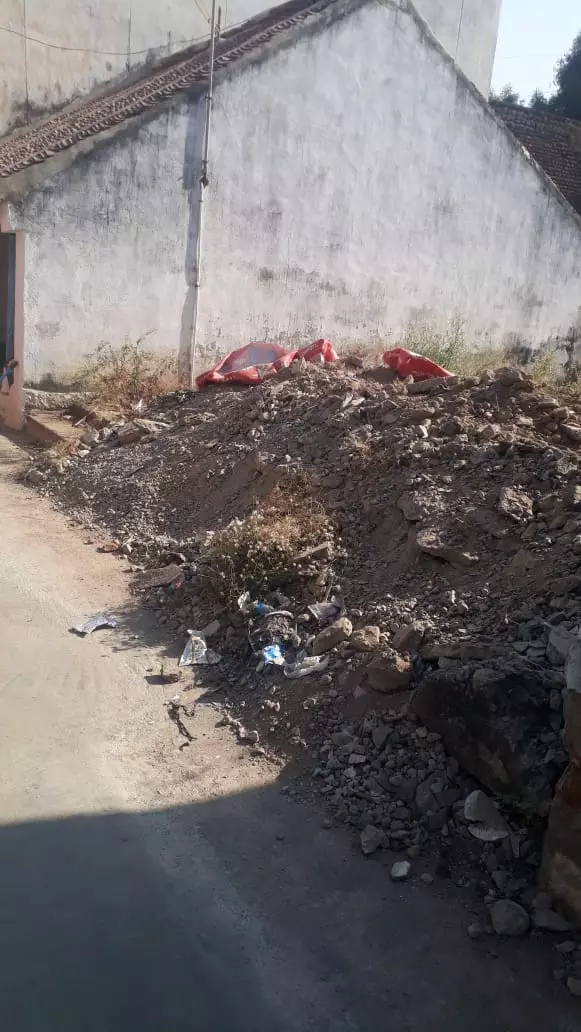 மண், குப்பைகளை அகற்ற வேண்டும்