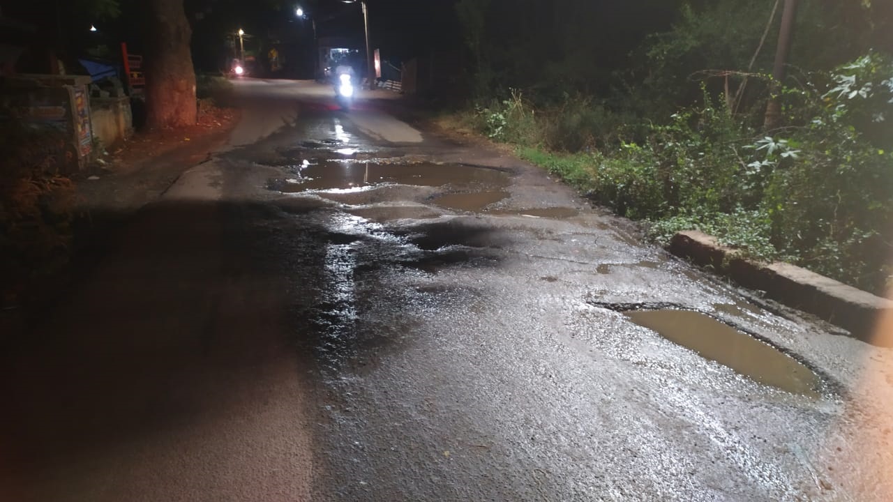 குழாய் உடைப்பால் வீணாகும் குடிநீர்