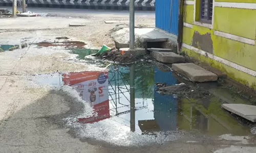 சாலையில் வழிந்தோடும் கழிவுநீர்