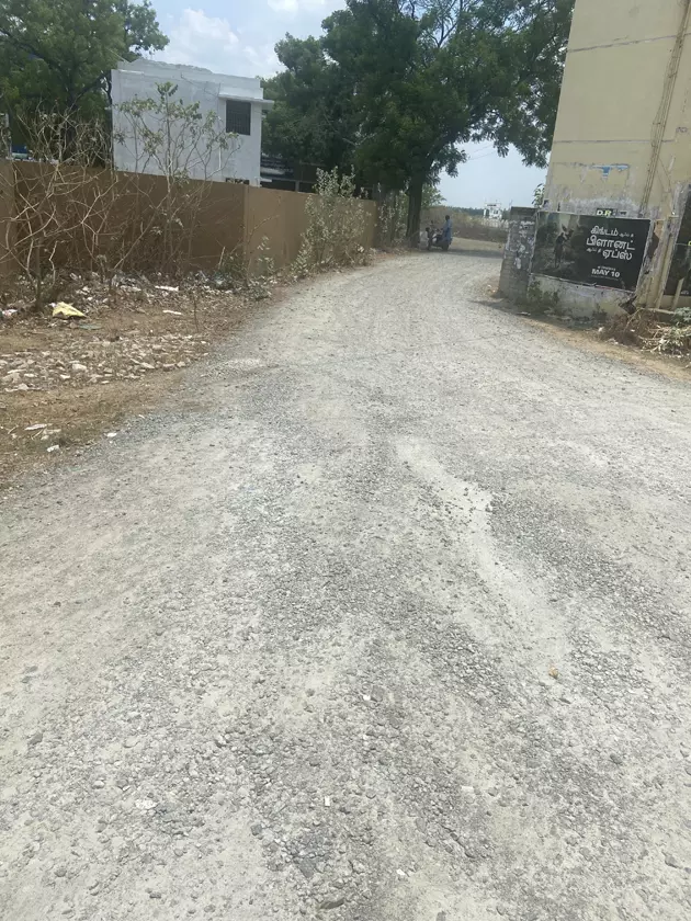 சாலைக்கு தார் ஊற்ற வேண்டும் சாலைக்கு தார் ஊற்ற வேண்டும்