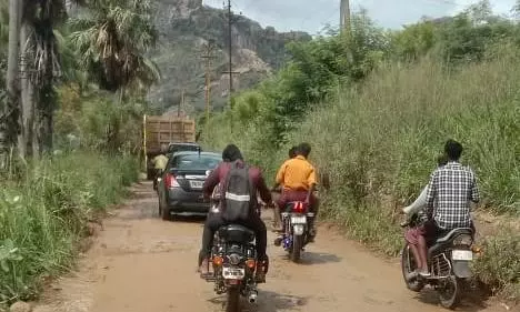 மின்விளக்கு வசதி தேவை