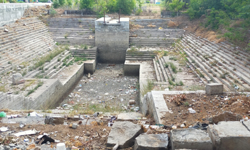 சுற்றுச்சுவர் கட்ட வேண்டும் சுற்றுச்சுவர் கட்ட வேண்டும்