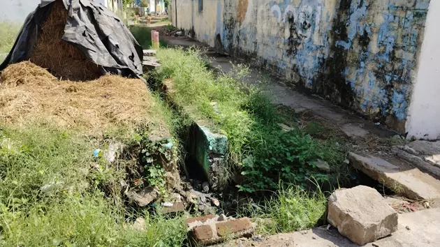 கழிவுநீர் கால்வாய் சேதம் கழிவுநீர் கால்வாய் சேதம்