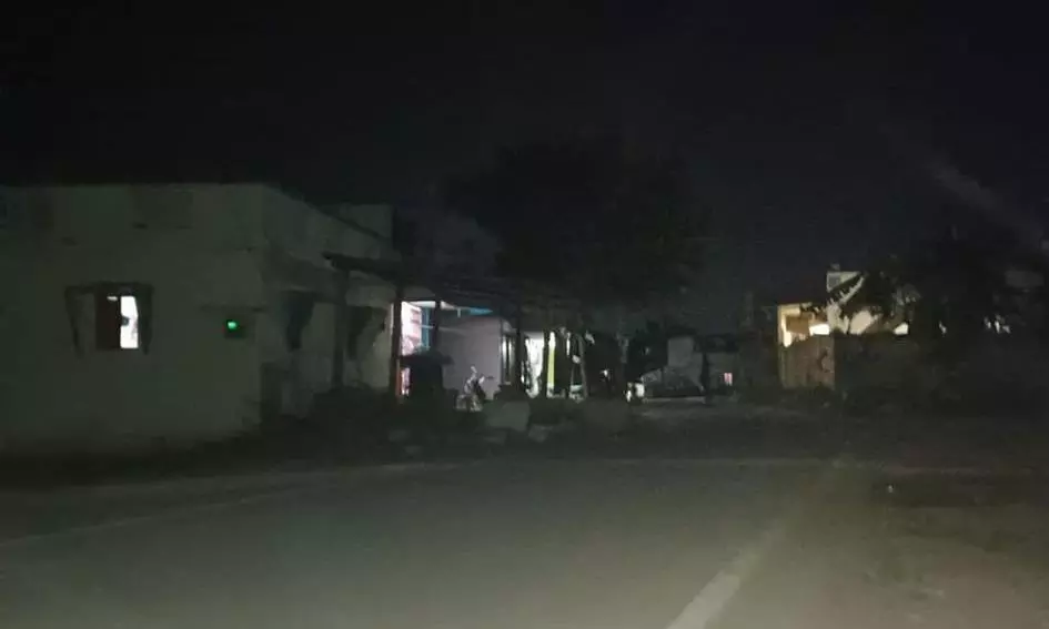 இருளால் பாதசாரிகள் அவதி