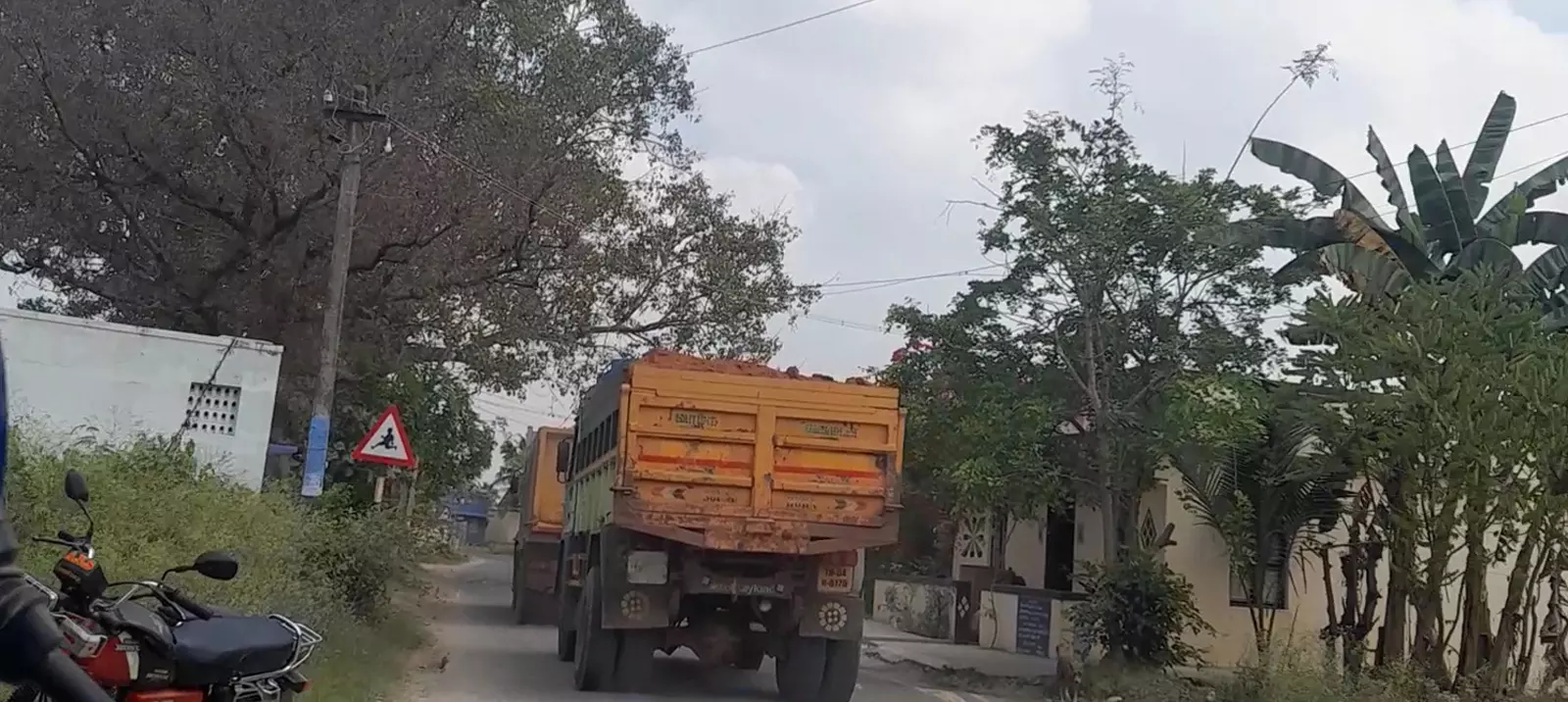 சாலையை விரிவாக்கம் செய்வார்களா? சாலையை விரிவாக்கம் செய்வார்களா?