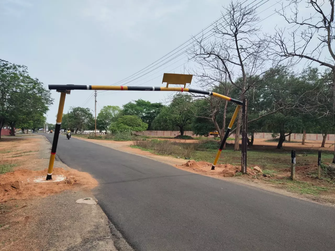 ஆபத்தான இரும்பு கம்பம் ஆபத்தான இரும்பு கம்பம்