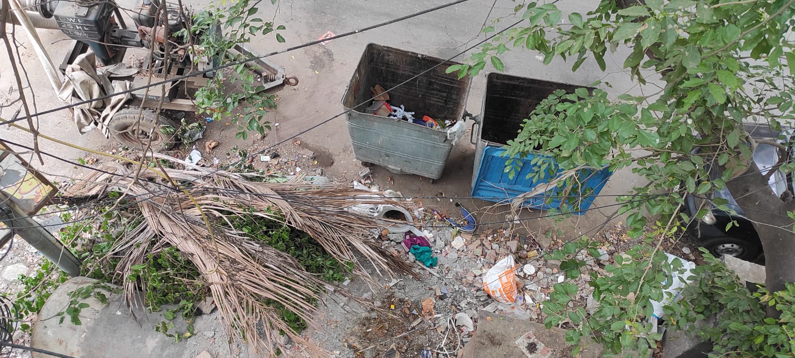 குப்பைதொட்டி இடமாற்றப்படுமா?