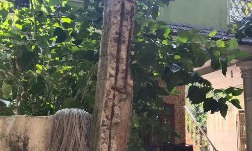 ஆபத்தான மின்கம்பம்