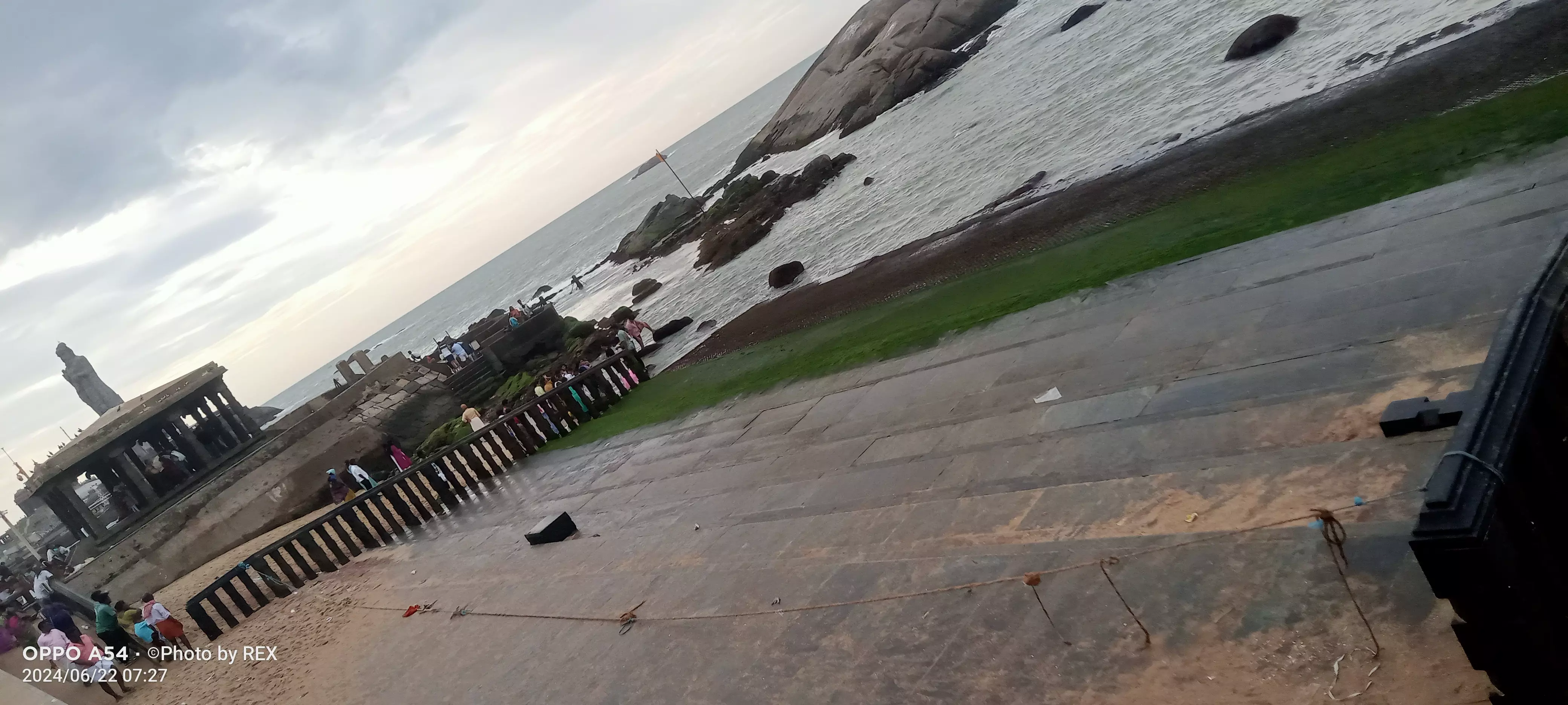 சுற்றுலா பயணிகள் அச்சம்