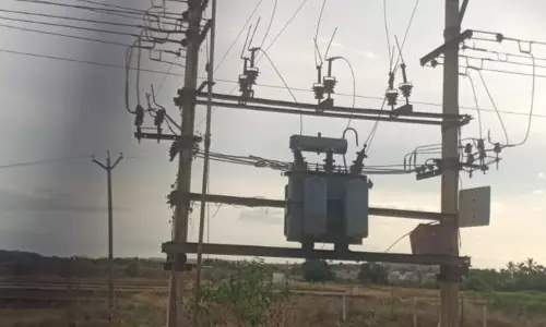 மின்மாற்றி பழுது மின்மாற்றி பழுது