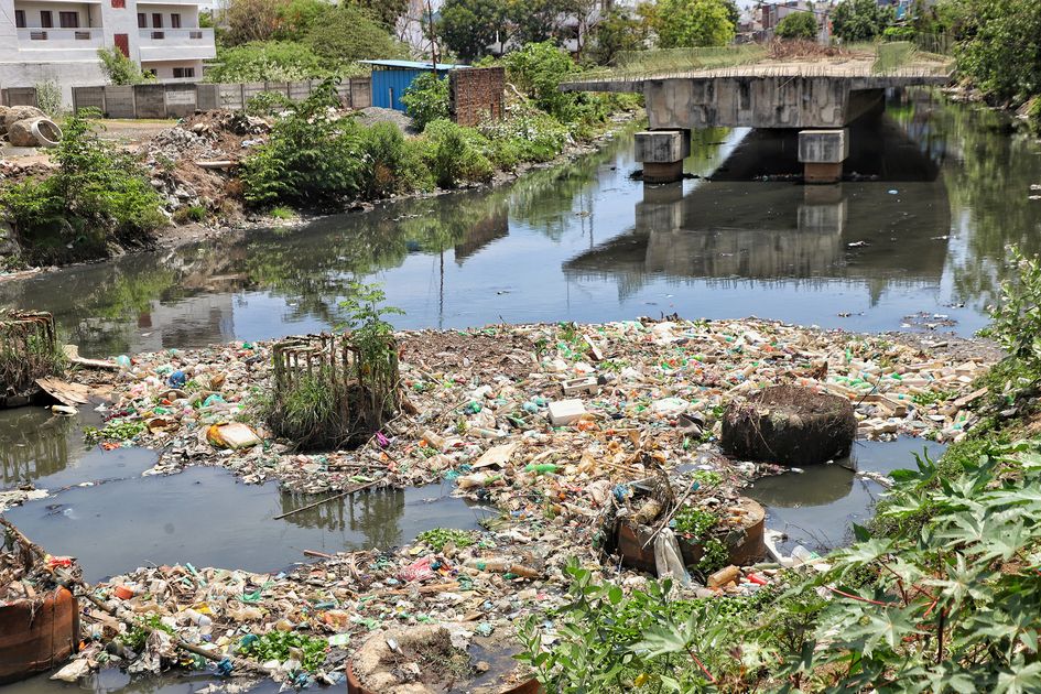 குவிந்து கிடக்கும் கழிவுப்பொருட்கள் குவிந்து கிடக்கும் கழிவுப்பொருட்கள்