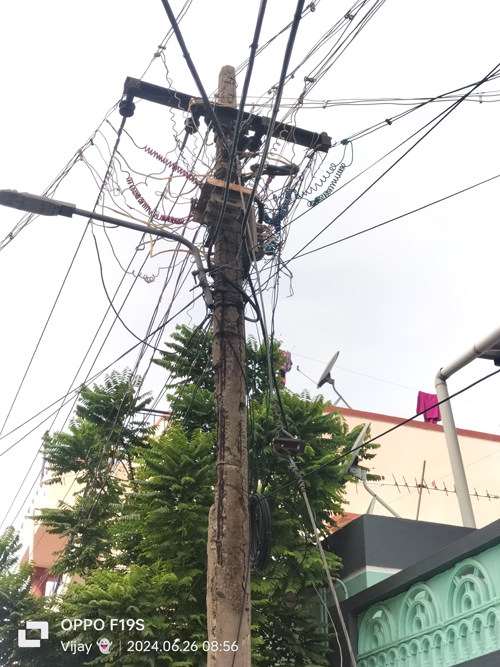 ஆபத்தான மின்கம்பம் ஆபத்தான மின்கம்பம்