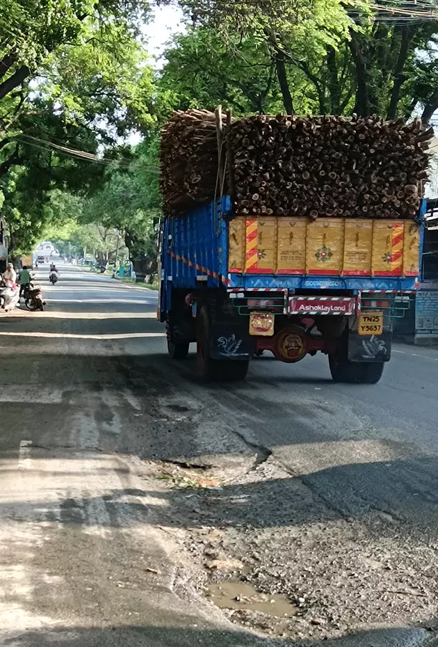 பள்ளங்களில் விபத்து பள்ளங்களில் விபத்து