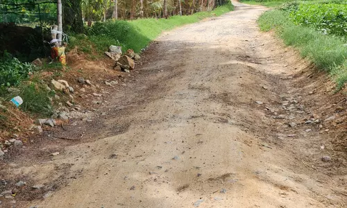 சரியாக மூடப்படாத பள்ளம் சரியாக மூடப்படாத பள்ளம்