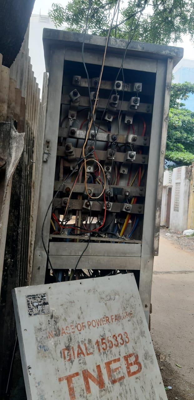 ஆபத்தான மின் இணைப்பு பெட்டி