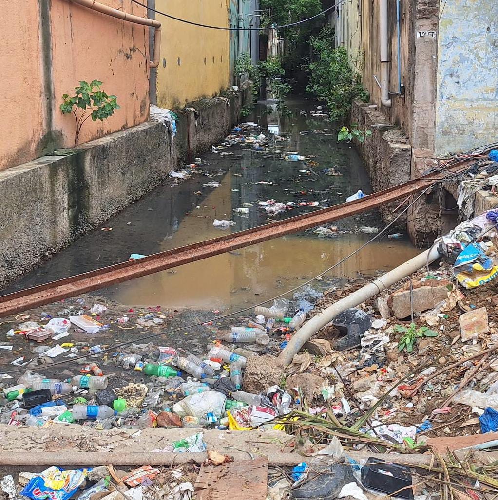 மழைநீர் கால்வாய் சீரமைக்கப்படுமா?