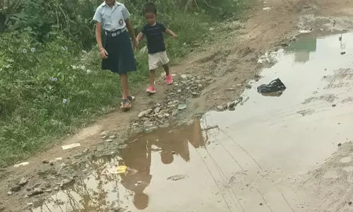 சாலையில் தேங்கும் தண்ணீர் சாலையில் தேங்கும் தண்ணீர்