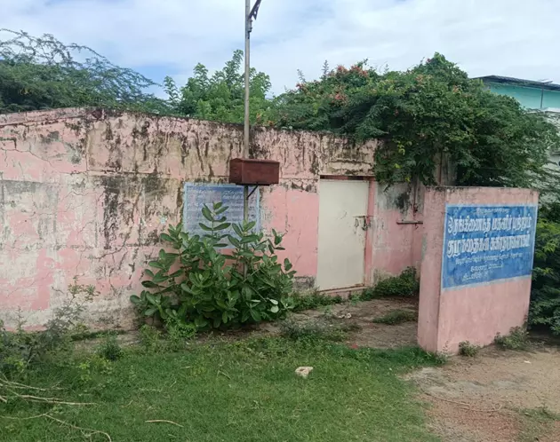 பயன்பாட்டுக்குவராத சுகாதார வளாகம் பயன்பாட்டுக்குவராத சுகாதார வளாகம்